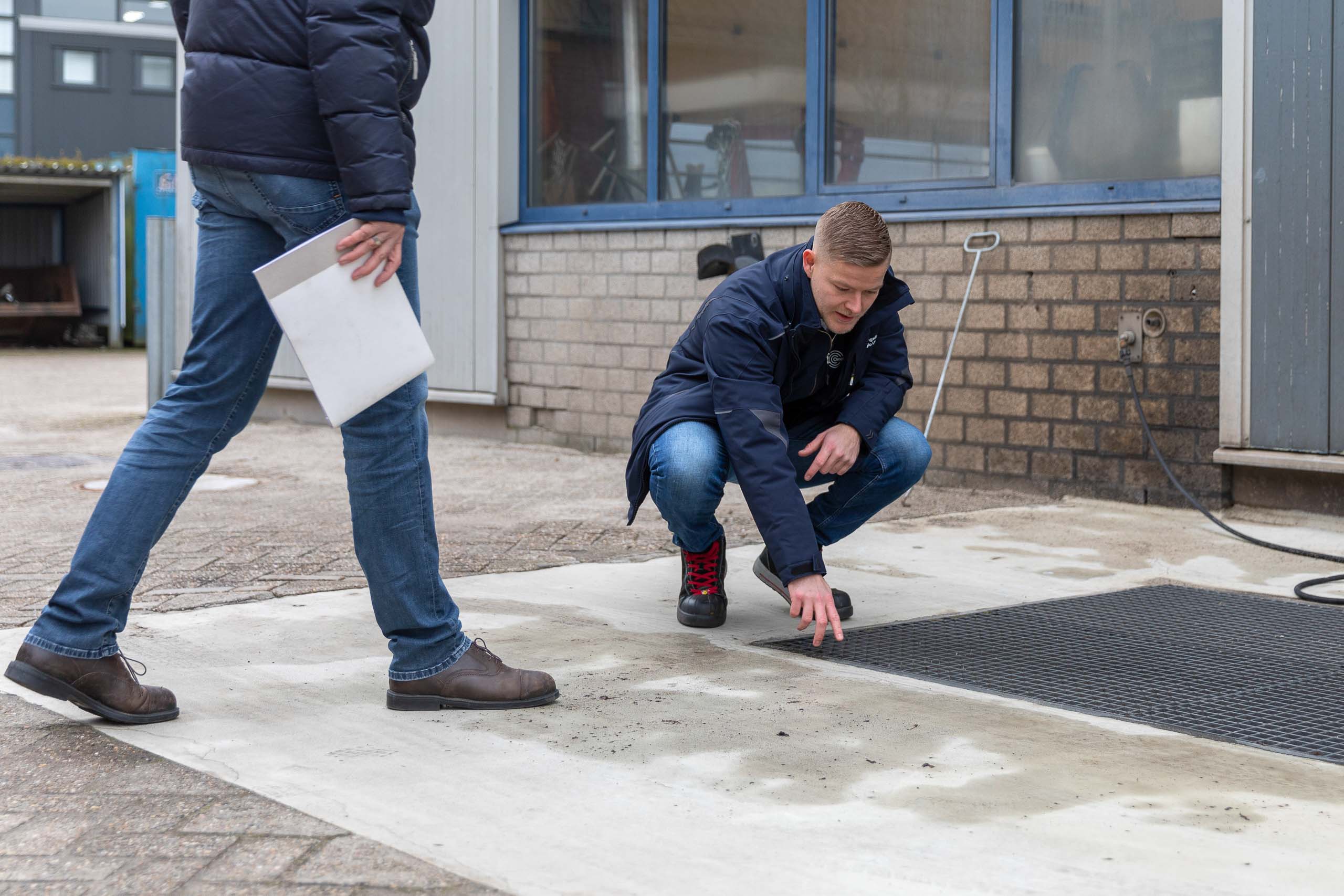 Milieucontrole omgevingsdienst regio Utrecht op bezoek