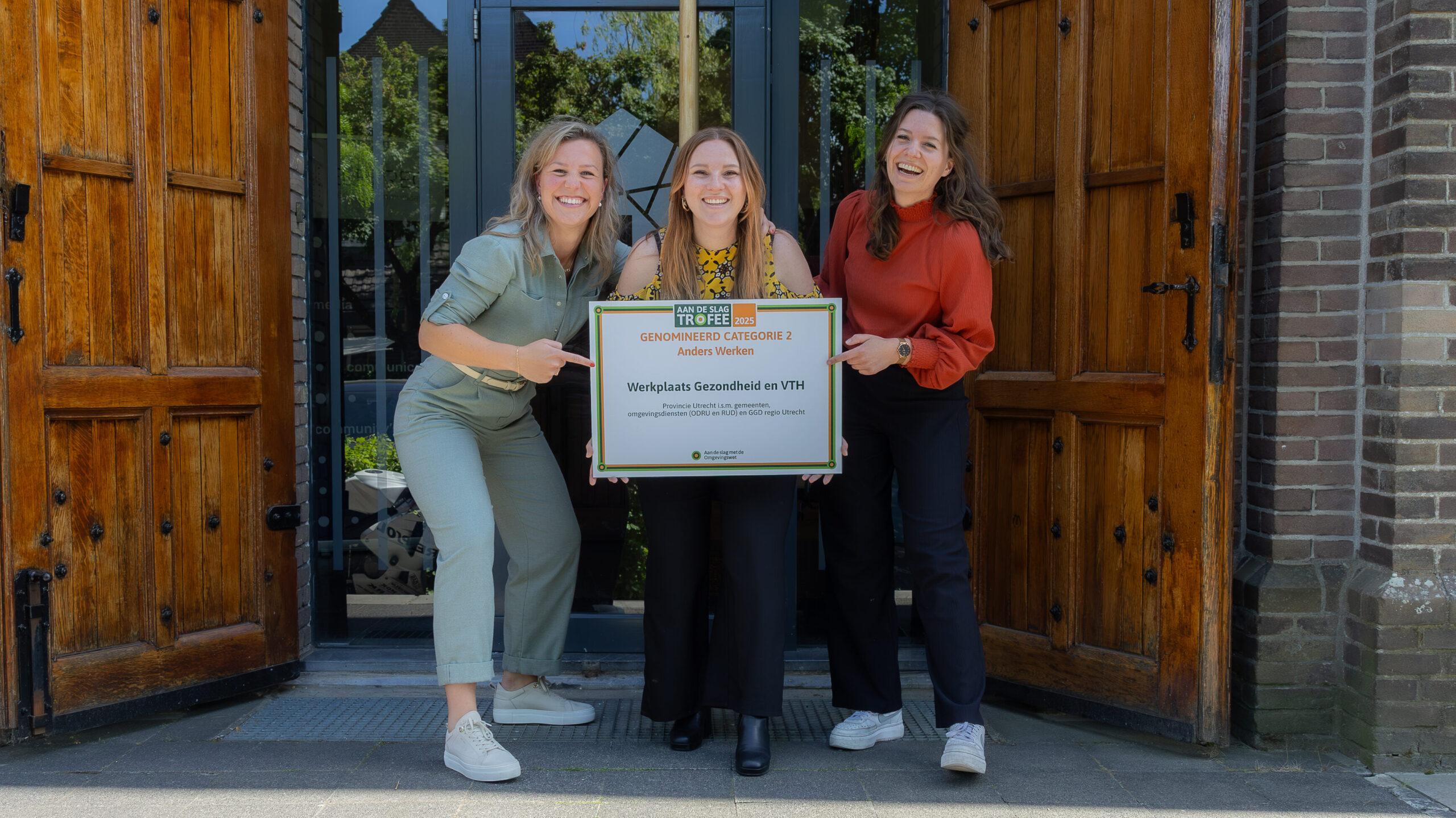 V.l.n.r Fleur Zeij en Lisanne Jansen (RUD Utrecht), Inès Youssef (GGD regio Utrecht)